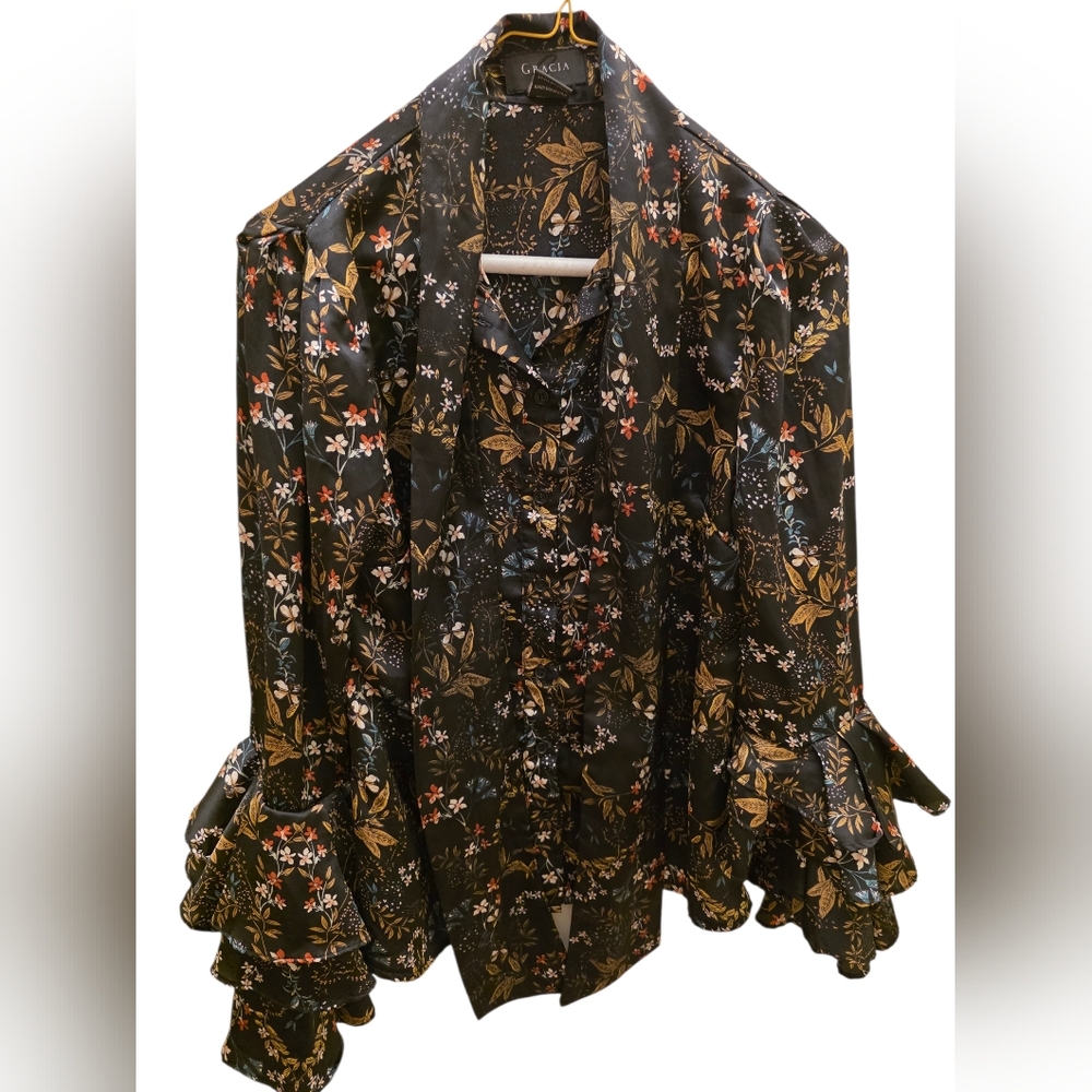 Gracia Navy Blue Print Floral Ruffle Blouse Medium